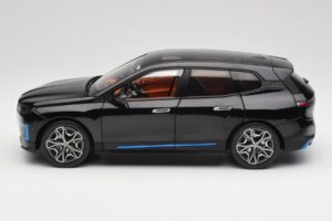BMW iX Sapphire Black Minichamps 1:18 110023101 Метал — снимка 4 от 8