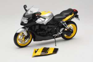 BMW K1200S Жълт Черен Minichamps 1:10 80430309224 Метал — снимка 2 от 8