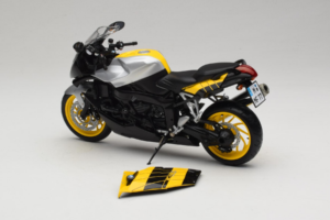 BMW K1200S Жълт Черен Minichamps 1:10 80430309224 Метал — снимка 5 от 8