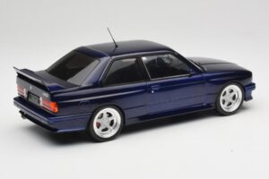 BMW M3 E30 Macau Blue IXO 1:18 18CMC122 Метал — снимка 2 от 6