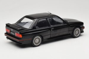 BMW M3 E30 Sport Evo Черен Solido 1:18 S1801501 Метал — снимка 3 от 8