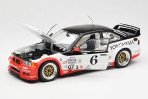 BMW M3 E36 GTR #0 B. Auberlen / M. Simo / P. Cunningham Daytona 24 Hours 1998 UT Models 1:18 39816 Метал — снимка 2 от 8