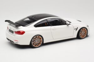 BMW M4 F82 GTS Alpine White Minichamps 1:18 110025221 Метал — снимка 3 от 8