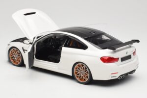 BMW M4 F82 GTS Alpine White Minichamps 1:18 110025221 Метал — снимка 5 от 8