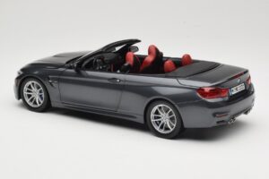 BMW M4 F83 Кабриолет Mineral Grey Paragon 1:18 80432339610 Метал — снимка 7 от 8