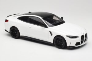 BMW M4 G82 Бял Minichamps 1:18 155020122 Метал — снимка 4 от 6