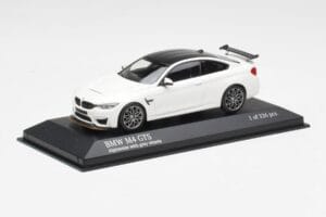 BMW M4 GTS F82 Бял Със Сиви Джанти Minichamps 1:43 410025221 Метал — снимка 2 от 4