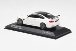BMW M4 GTS F82 Бял Със Сиви Джанти Minichamps 1:43 410025221 Метал — снимка 3 от 4