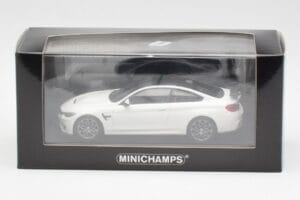 BMW M4 GTS F82 Бял Със Сиви Джанти Minichamps 1:43 410025221 Метал — снимка 4 от 4