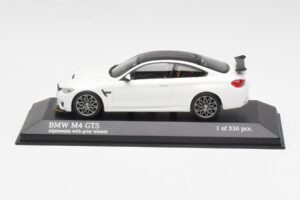 BMW M4 GTS F82 Бял Със Сиви Джанти Minichamps 1:43 410025221 Метал