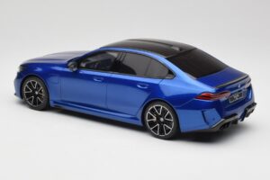 BMW M5 G90 Marina Bay Blue Metallic GT Spirit 1:18 GT507 Смола — снимка 5 от 6