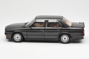 BMW M535i E28 Diamond Черен AUTOart 1:18 75162 Метал — снимка 4 от 8