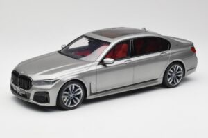 BMW M760i G12 V12 Final Edition Сив GT Spirit 1:18 GT478 Смола