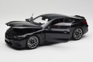 BMW M8 F92 Сапфирено Черно Minichamps 1:18 110029021 Метал — снимка 2 от 8