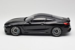 BMW M8 F92 Сапфирено Черно Minichamps 1:18 110029021 Метал — снимка 4 от 8