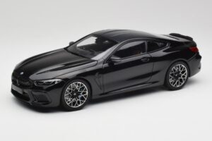 BMW M8 F92 Сапфирено Черно Minichamps 1:18 110029021 Метал