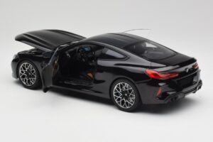 BMW M8 F92 Сапфирено Черно Minichamps 1:18 110029021 Метал — снимка 5 от 8
