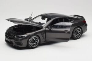 BMW M8 F92 Grey Metallic Minichamps 1:18 110029022 Метал — снимка 2 от 8
