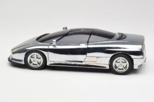 BMW Nazca M12 Chrome Silver Revell 1:18 08916 Метал — снимка 4 от 8