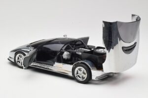BMW Nazca M12 Chrome Silver Revell 1:18 08916 Метал — снимка 5 от 8