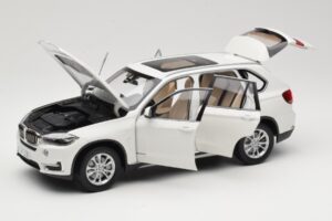 BMW X5 E70 Alpine White Paragon 1:18 PA-97073 Метал — снимка 2 от 8