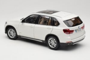BMW X5 E70 Alpine White Paragon 1:18 PA-97073 Метал — снимка 7 от 8