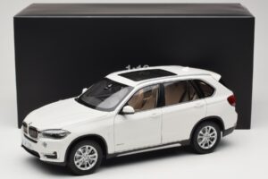 BMW X5 E70 Alpine White Paragon 1:18 PA-97073 Метал — снимка 8 от 8