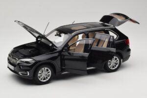 BMW X5 E70 Sapphire Black Paragon 1:18 PA-97071 Метал — снимка 2 от 8