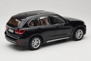 BMW X5 E70 Sapphire Black Paragon 1:18 PA-97071 Метал — снимка 3 от 8