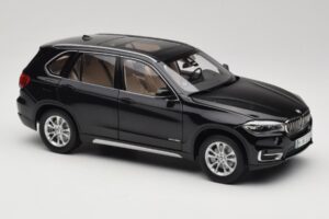 BMW X5 E70 Sapphire Black Paragon 1:18 PA-97071 Метал — снимка 6 от 8