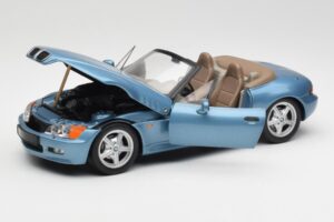 BMW Z3 E36/7 James Bond Goldeneye Синьо Металик UT Models 1:18 180024336 Метал — снимка 2 от 8