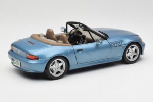 BMW Z3 E36/7 James Bond Goldeneye Синьо Металик UT Models 1:18 180024336 Метал — снимка 3 от 8