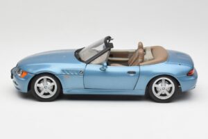 BMW Z3 E36/7 James Bond Goldeneye Синьо Металик UT Models 1:18 180024336 Метал — снимка 4 от 8