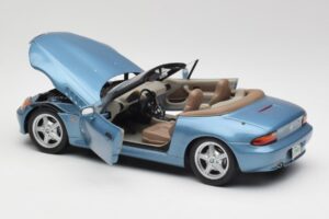 BMW Z3 E36/7 James Bond Goldeneye Синьо Металик UT Models 1:18 180024336 Метал — снимка 5 от 8