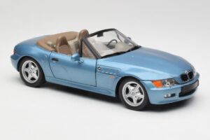 BMW Z3 E36/7 James Bond Goldeneye Синьо Металик UT Models 1:18 180024336 Метал — снимка 6 от 8