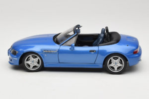 BMW Z3 M Roadster Синьо Дилърско Издание UT Models 1:18 80439422939 Метал — снимка 4 от 8