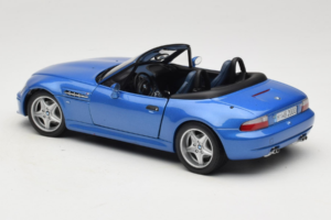 BMW Z3 M Roadster Синьо Дилърско Издание UT Models 1:18 80439422939 Метал — снимка 7 от 8