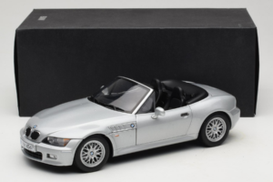 BMW Z3 Roadster 1.8 Сребрист Дилърско Издание UT Models 1:18 80439411712 Метал — снимка 8 от 8