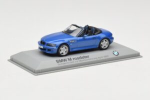 BMW Z3 Roadster 2.8 Син Minichamps 1:43 BMW003 Метал — снимка 2 от 4