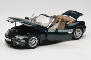 BMW Z3 Roadster 2.8 Тъмнозелен Дилърско Издание UT Models 1:18 80439411713 Метал — снимка 2 от 8