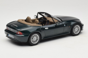 BMW Z3 Roadster 2.8 Тъмнозелен Дилърско Издание UT Models 1:18 80439411713 Метал — снимка 3 от 8