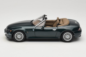 BMW Z3 Roadster 2.8 Тъмнозелен Дилърско Издание UT Models 1:18 80439411713 Метал — снимка 4 от 8