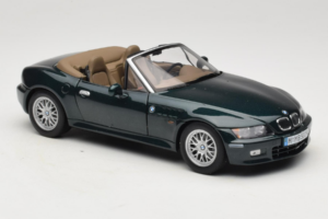 BMW Z3 Roadster 2.8 Тъмнозелен Дилърско Издание UT Models 1:18 80439411713 Метал — снимка 6 от 8