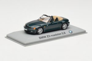 BMW Z3 Roadster 2.8 Тъмнозелен Minichamps 1:43 80429421514 Метал — снимка 2 от 4