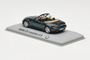 BMW Z3 Roadster 2.8 Тъмнозелен Minichamps 1:43 80429421514 Метал — снимка 3 от 4