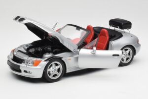 BMW Z3 Roadster С Багажник Сребрист UT Models 1:18 20407 Метал — снимка 2 от 8