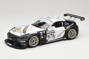 BMW Z4 #676 H. Stuck / J. Hennerici / D. Hurtgen Team Schubert Nürburgring 24 Hours 2006 AUTOart 1:18 80649 Метал