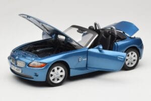 BMW Z4 E85 Син Metallic Motormax 1:18 73144 Метал — снимка 2 от 8