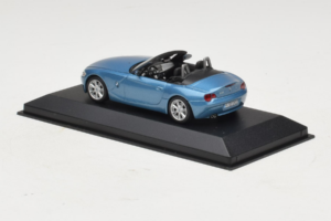 BMW Z4 E85 Кабриолет Light Blue Metallic Minichamps 1:43 BMW016 Метал — снимка 3 от 4