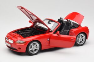 BMW Z4 E85 Роудстър Червен Bburago 1:18 34046 Метал — снимка 2 от 8